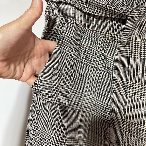 Plaid Tie Waist High-rise puddle pants that are cut in a relaxed silhoue… - Picture 6 of 13